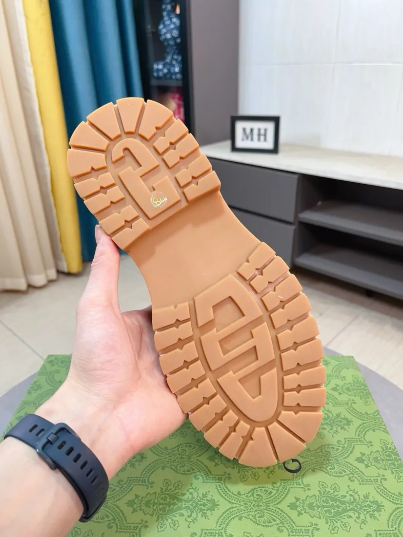 Men's shoes 💰500🌸🌸 (GUCCI) [can be made without label] G's new business boots are full-layer calfskin embossed with classic diamond pattern craftsmanship. They are high-end and classy, ​​versatile and have a full three-dimensional feel. They use raw rubber non-slip outsole. If you look closely, you will be addicted to the leather. You can't extricate yourself ~ the best on the market.          Fabric: Cowhide/Embossed Lining: Cowhide.          Please make a note when placing an order, size: 38-44 (37, 45, 46 can be customized and cannot be returned or exchanged)